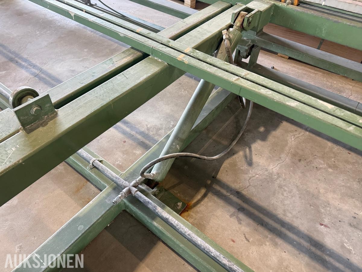 Hydraulisk butterfly-/vendeanlegg for veggelementer